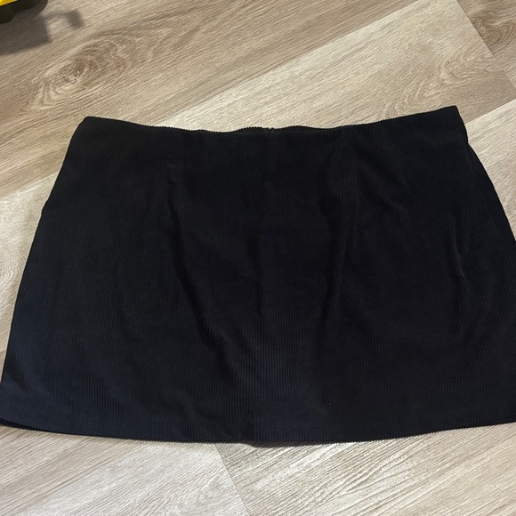 HALARA Dresses & Skirts - Halara Black Women's Mini Skirt | 1X
